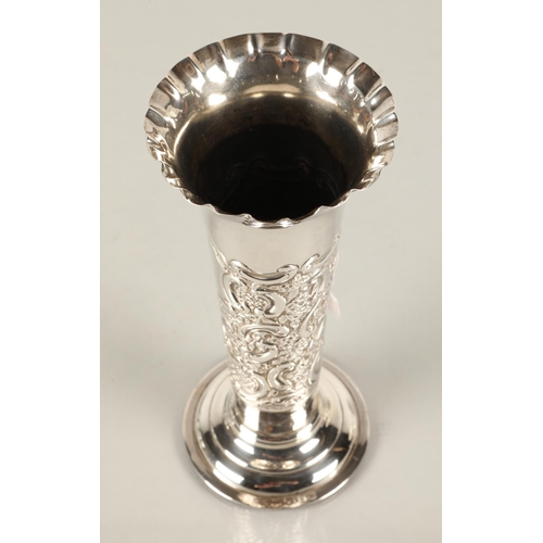 215 - Silver epergne with weighted base, Chester 1900, 20cm h