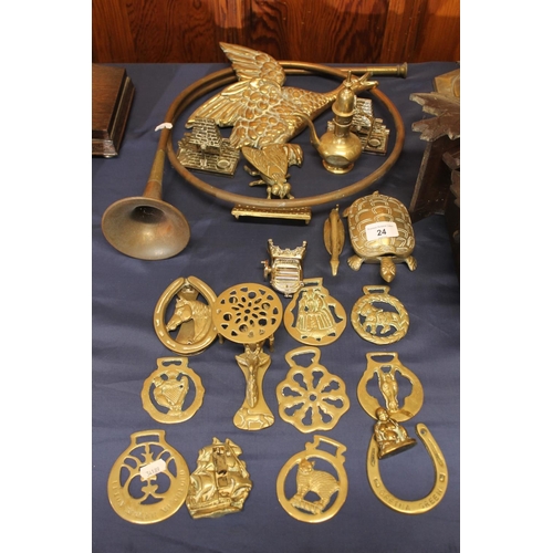 24 - Brass ware incl. horse brasses, ornaments, hunting horn (etc.)