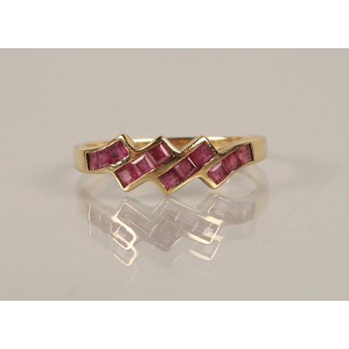 130D - 9ct gold garnet ringring size P