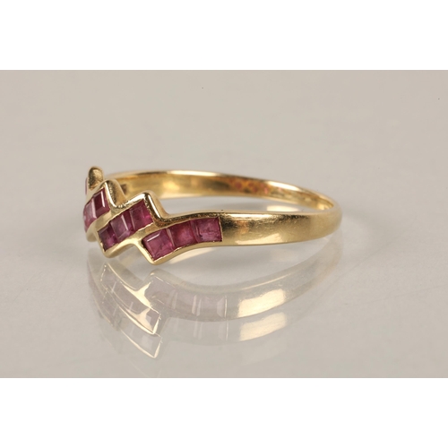 130D - 9ct gold garnet ringring size P