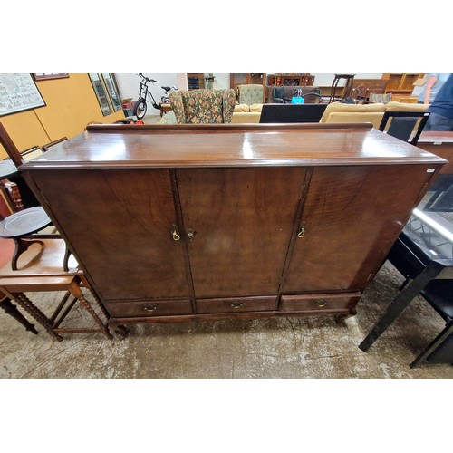 662 - Mahogany sideboard