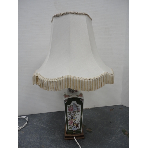 110 - Chinese-style ceramic table lamp with shade, a modern Italian vase and a matching smaller example.&n... 