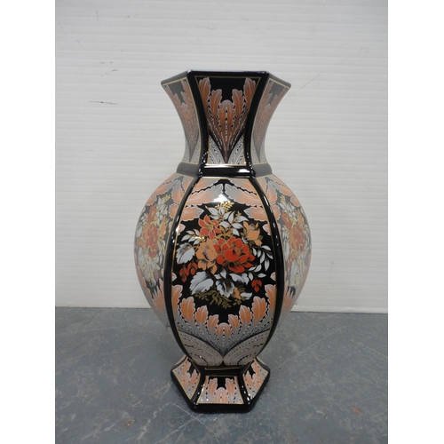 110 - Chinese-style ceramic table lamp with shade, a modern Italian vase and a matching smaller example.&n... 