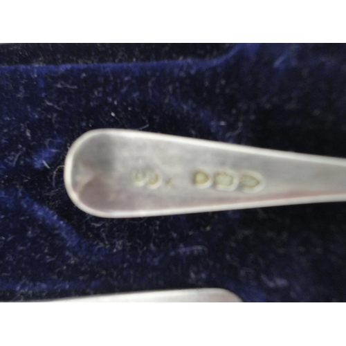 197 - Set of six cased silver teaspoons (lacking tongs).