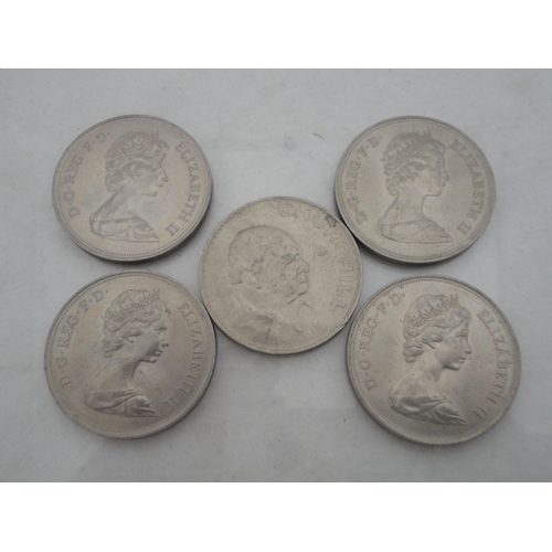 213 - Five commemorative coins, to the obverse Winston Churchill and Queen Elizabeth II. (5)