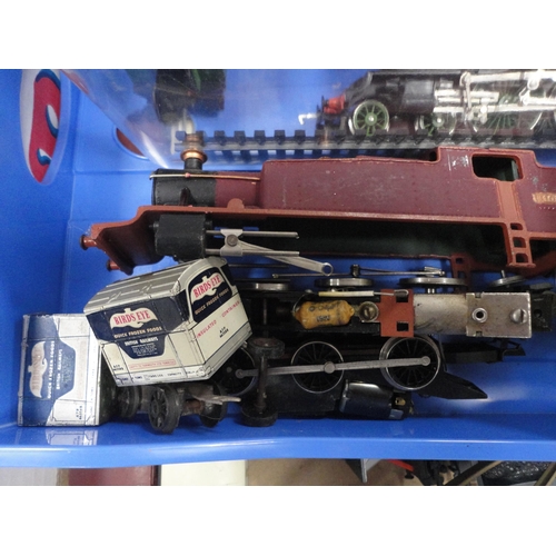 22 - Quantity of 00 gauge model railway coaches, locomotive and other parts, rolling stock, tankers etc.