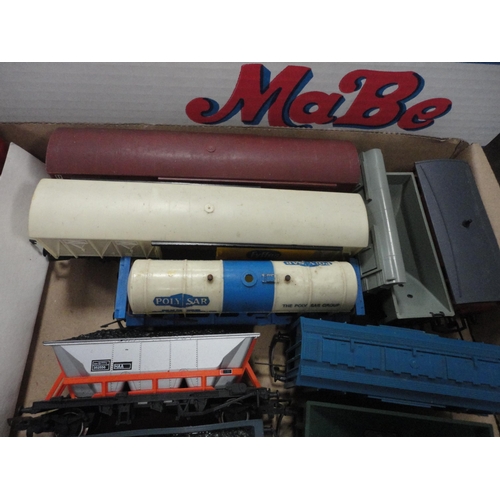 22 - Quantity of 00 gauge model railway coaches, locomotive and other parts, rolling stock, tankers etc.