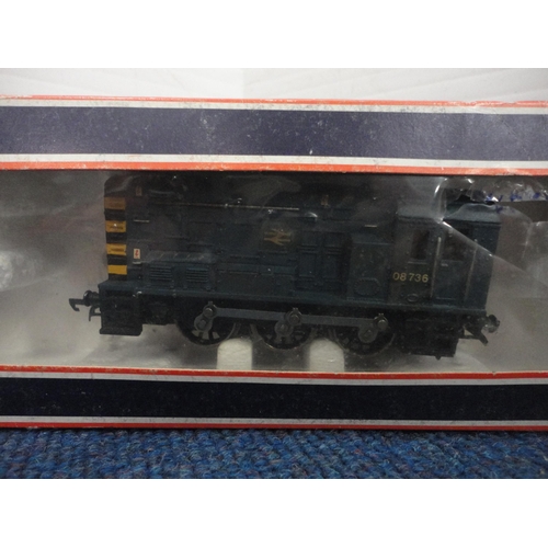 24 - Lima 00 gauge 9057 locomotive, Lima tanker, Hornby 00 gauged R.250 BR Class 58 diesel locomotive, Wr... 