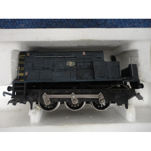 24 - Lima 00 gauge 9057 locomotive, Lima tanker, Hornby 00 gauged R.250 BR Class 58 diesel locomotive, Wr... 