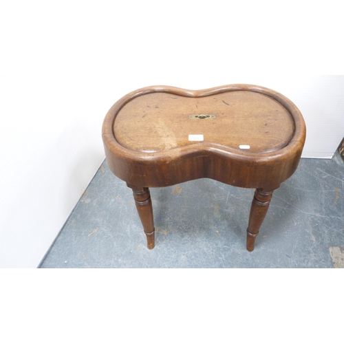 284 - Victorian mahogany bidet (lacking insert).