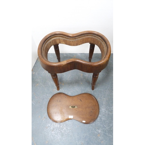 284 - Victorian mahogany bidet (lacking insert).