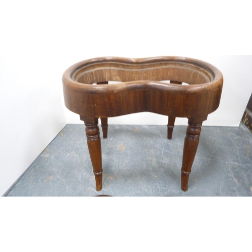 284 - Victorian mahogany bidet (lacking insert).