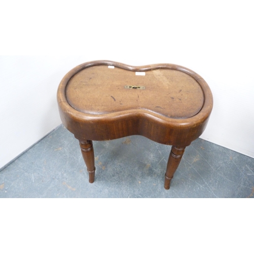 284 - Victorian mahogany bidet (lacking insert).