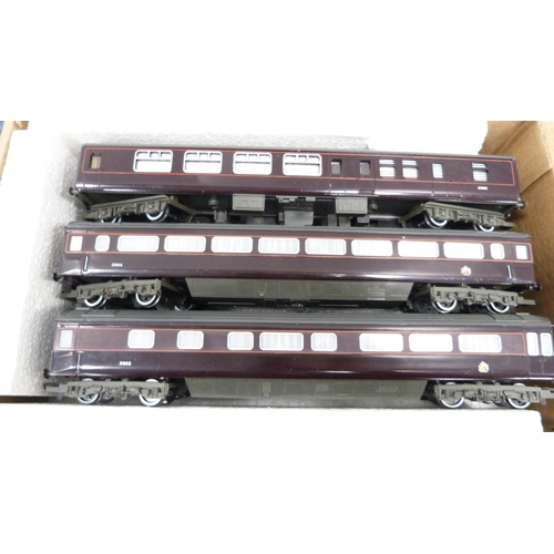 4 - Hornby 00 gauge model railway coaches to include the Royal Train, R.451 and R.455 DMU etc.