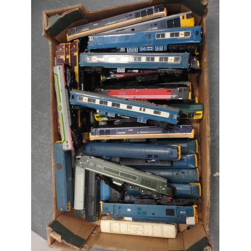 41 - Carton containing 00 gauge coach parts to include Pullman examples.