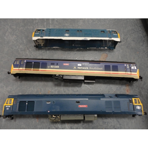 41 - Carton containing 00 gauge coach parts to include Pullman examples.