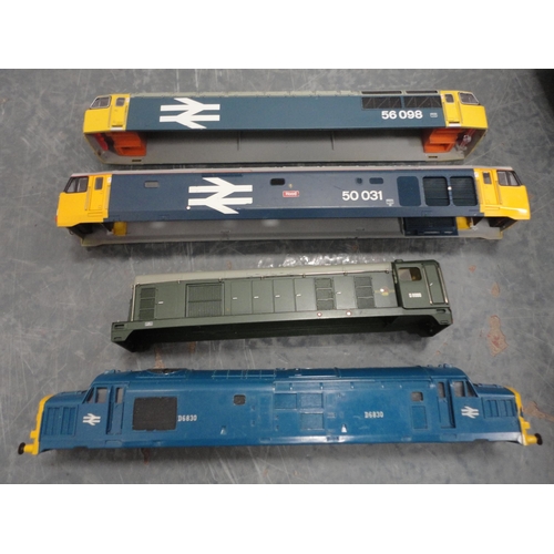 41 - Carton containing 00 gauge coach parts to include Pullman examples.