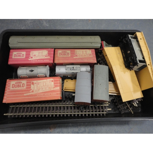 43 - Quantity of 00 gauge model railway accessories to include boxed R.408U electric turntable, R.408 tur... 