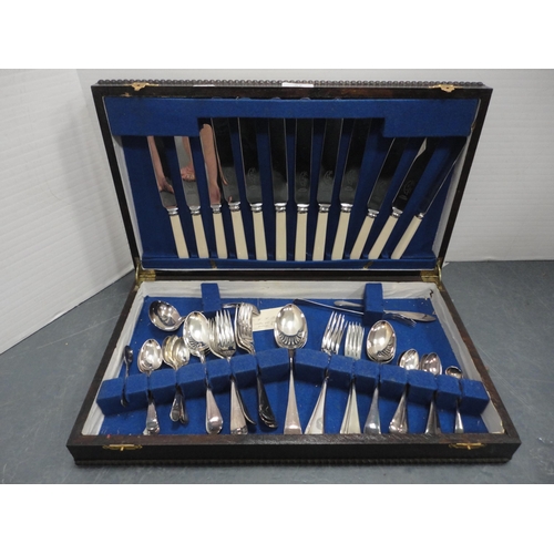 57 - Part canteen of cutlery, boxed EP fruit set and butter knives.