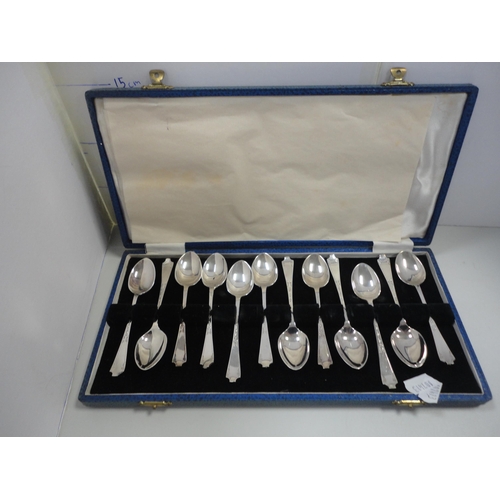 84 - EP oval card tray, toast rack, cased set of twelve EP teaspoons and a brass inkwell.