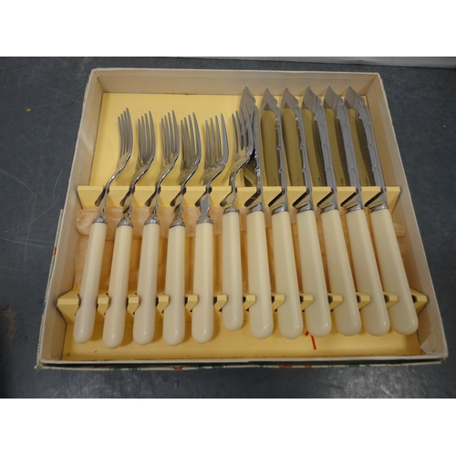 89 - Part canteen of Christofle cutlery in fitted case to include teaspoons, fish knives, table forks, sp... 