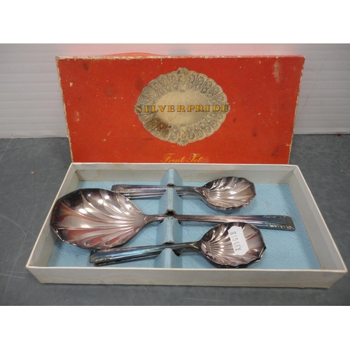 89 - Part canteen of Christofle cutlery in fitted case to include teaspoons, fish knives, table forks, sp... 