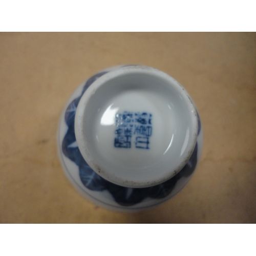 93 - Kangxi-style Chinese ginger jar (lacking cover), Chinese blue and white tea bowls, and various plate... 