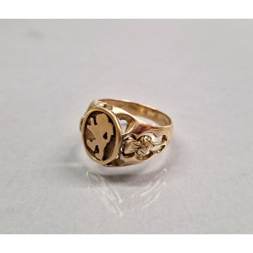 229 - Signet ring with thistle and lion design marked 9ct, 4.2g, ring size L