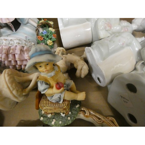 71 - Various collectable figures to include a Leonardo Collection 'Things to Come' child figure.