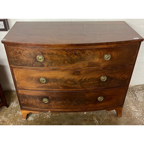 584 - Mahogany bow front chest of drawers, raised on bracket feet. H 91cm, W 109cm, D 53cm.