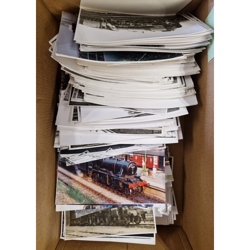 286 - Collection of railway photographs and some real photo postcards.