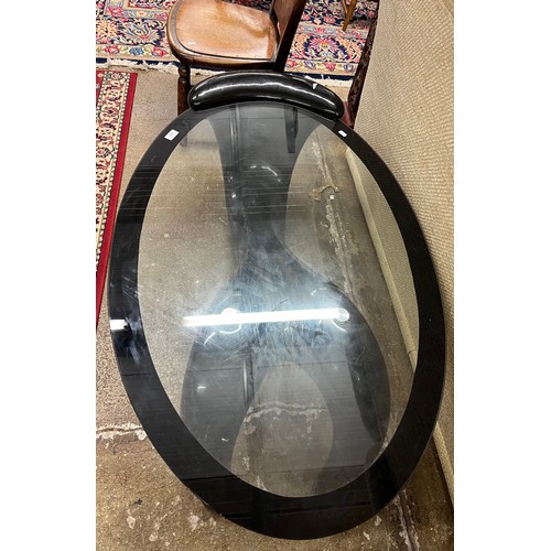 629 - Retro/mid-century glass coffee table, 44cm high & 112cm diameter