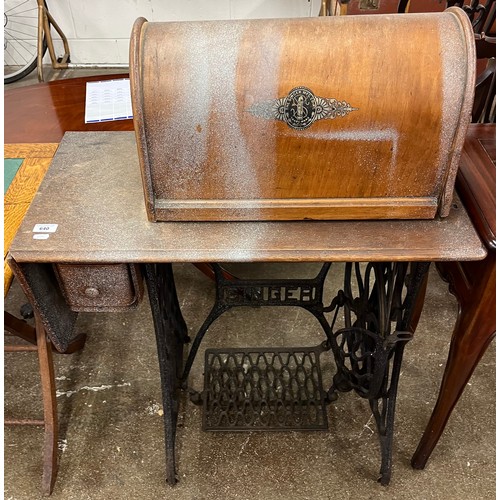 640 - Vintage drop-leaf sewing table with cased Singer sewing machine, serial no. Y301492