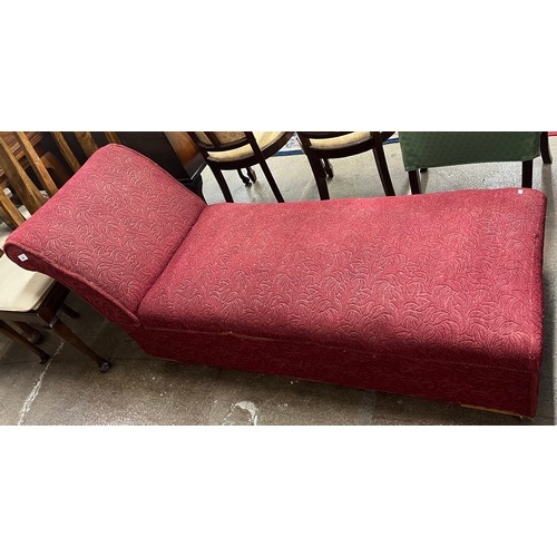 658 - Upholstered chaise longue 