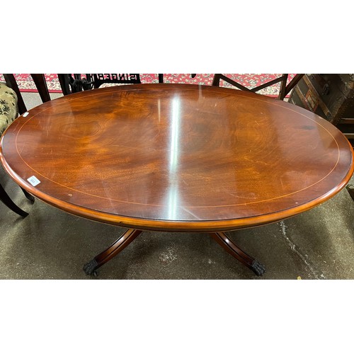 669 - Oval coffee table