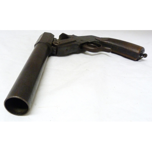 407 - WWI deactivated German flare gun, marked 'GM 8294', walnut stock, overall length approximately 36cm.