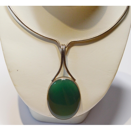 148 - Chrysoprase pendant, in silver, silver mounted pendant on chain and necklace.  (3)