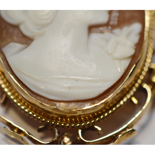 153 - Cameo brooch in 9ct gold, 11g gross.