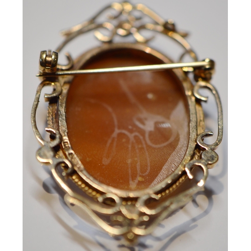 153 - Cameo brooch in 9ct gold, 11g gross.