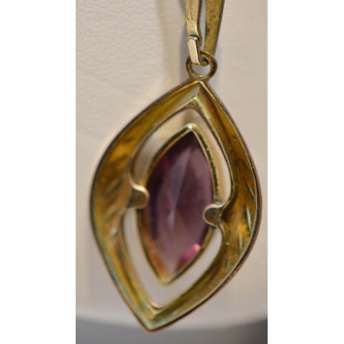 165 - Paste pendant on 9ct gold trace necklet, 5g gross.