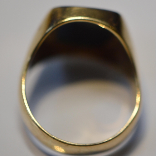 180 - 9ct gold and onyx gent's ring set with a large black polished onyx, size V, 8g gross.