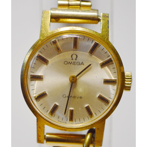 281 - Omega Genève lady's wristwatch with gold plated bezel, silvered dial, baton indices, on flexi... 