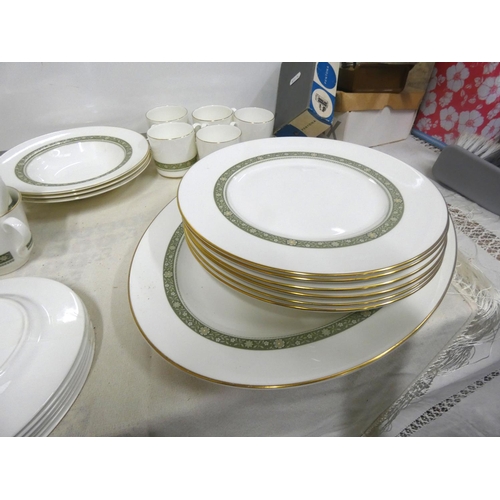 32 - Royal Doulton Rondelay pattern dinner service.