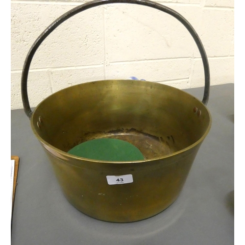 43 - Large antique brass jam pan.