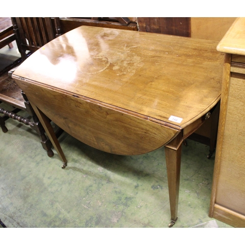 740 - Mahogany drop-leaf dining table.