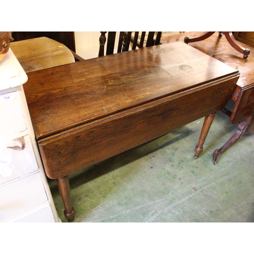 750 - Oak drop-leaf table, 68cm high.