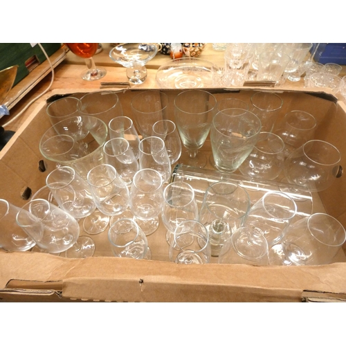 131 - Large collection of various glassware.