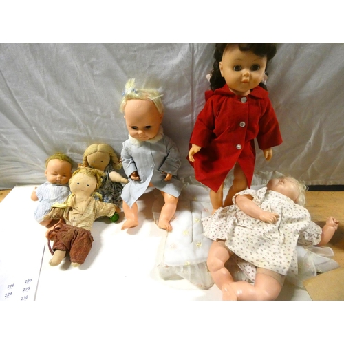 217 - Box of modern and vintage dolls.