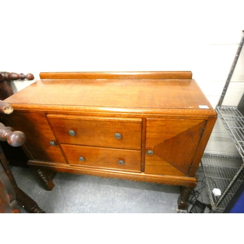 224 - Small oak vintage sideboard.