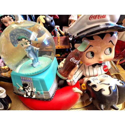 321 - Collection of Betty Boop memorabilia to include figurines, teapots, clock, etc